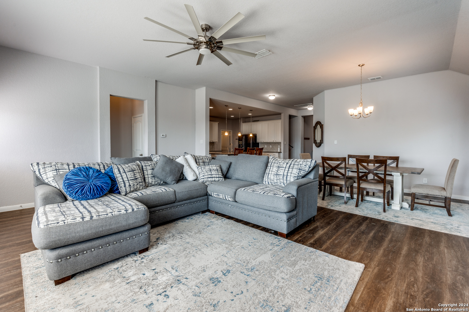 8918 Holland Park