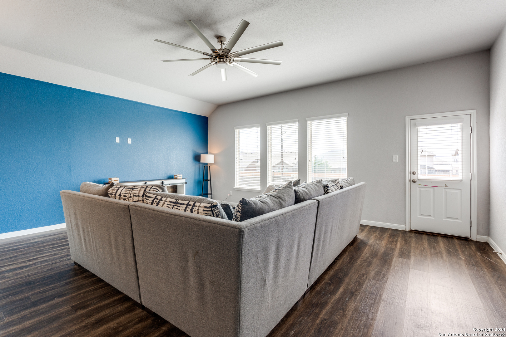 8918 Holland Park