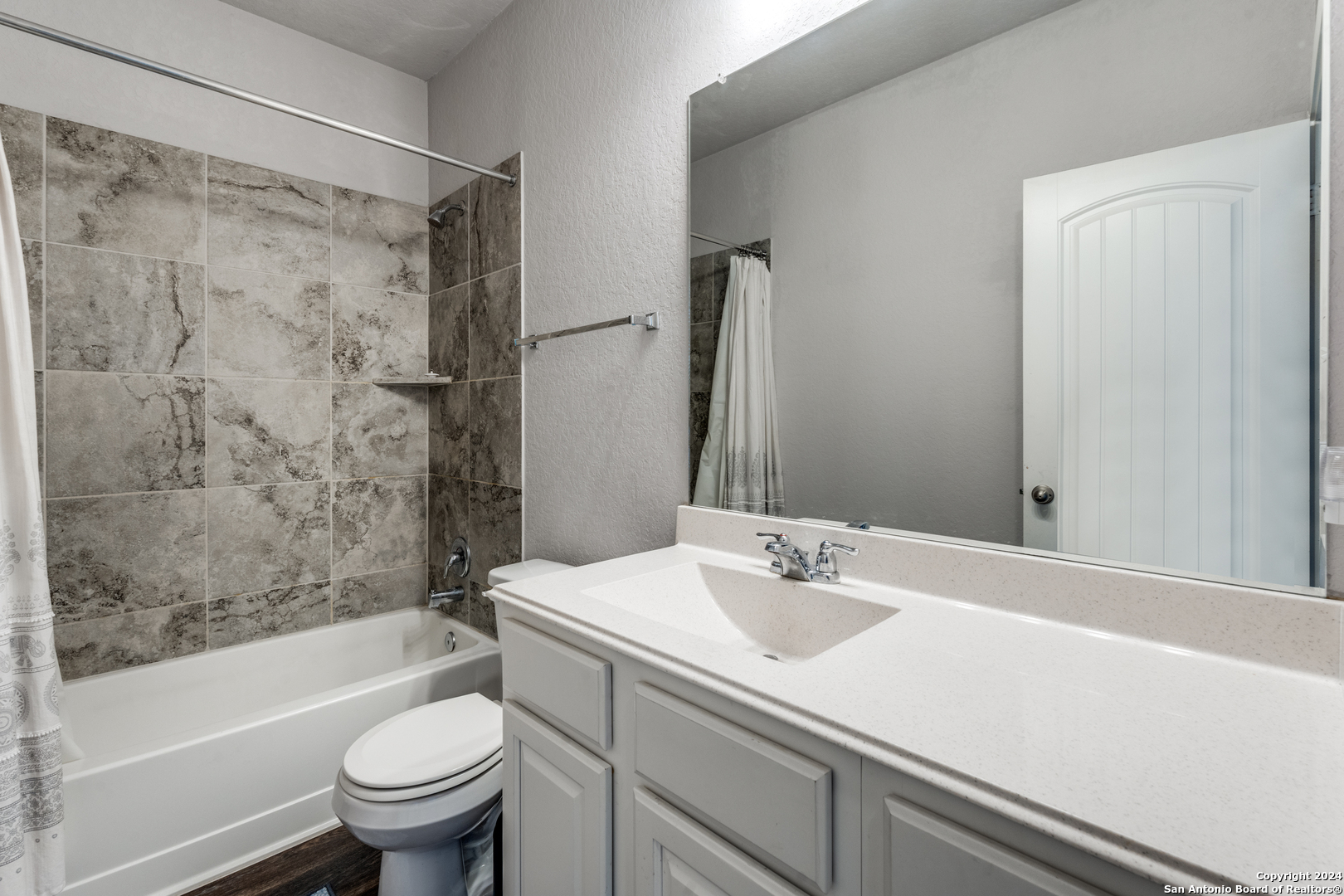 8918 Holland Park