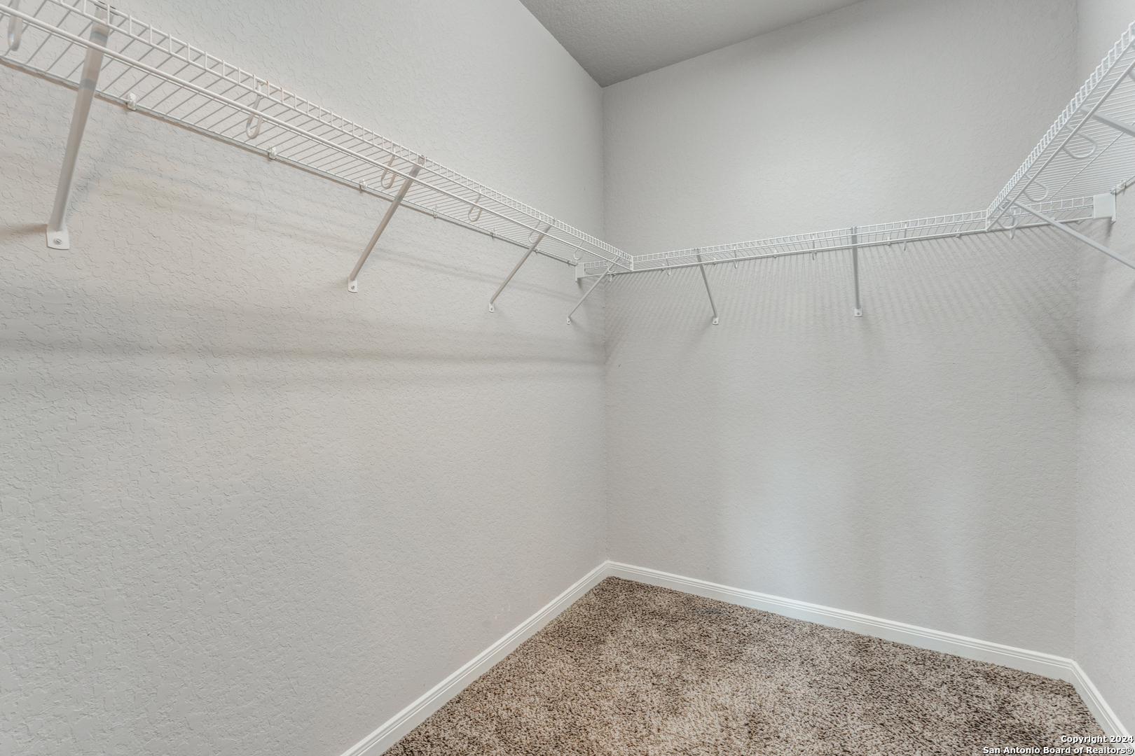 8918 Holland Park