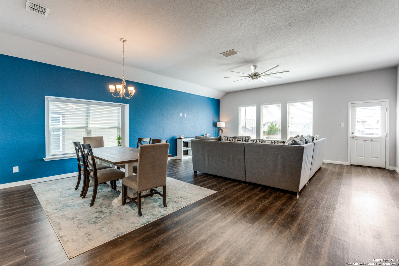 8918 Holland Park