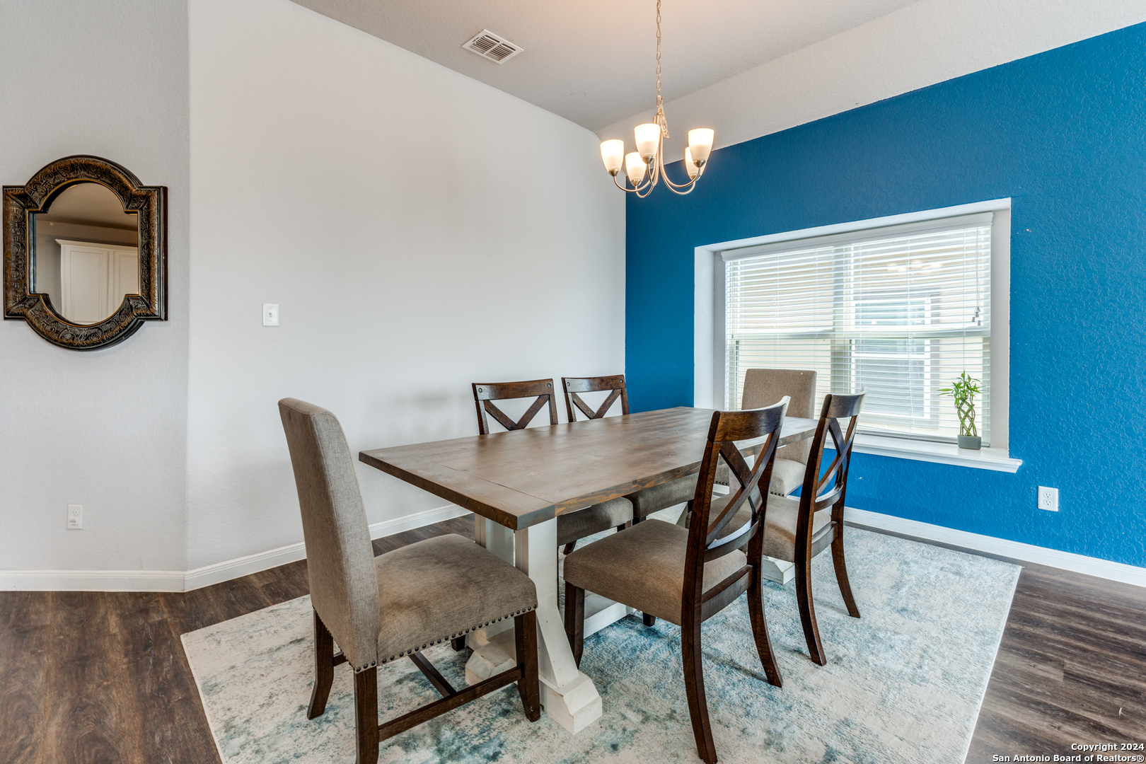 8918 Holland Park