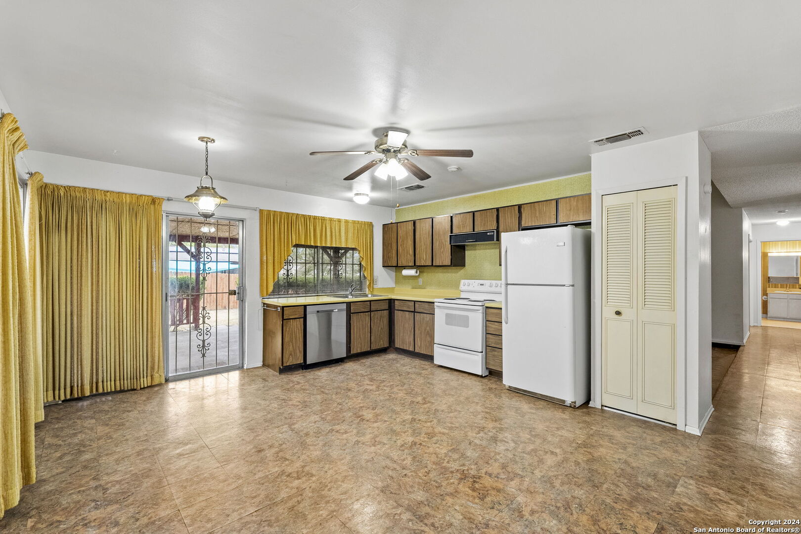 2042 FARMSVILLE DR