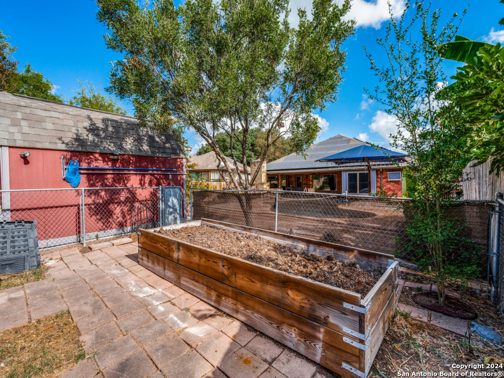 7709 FOREST STREAM