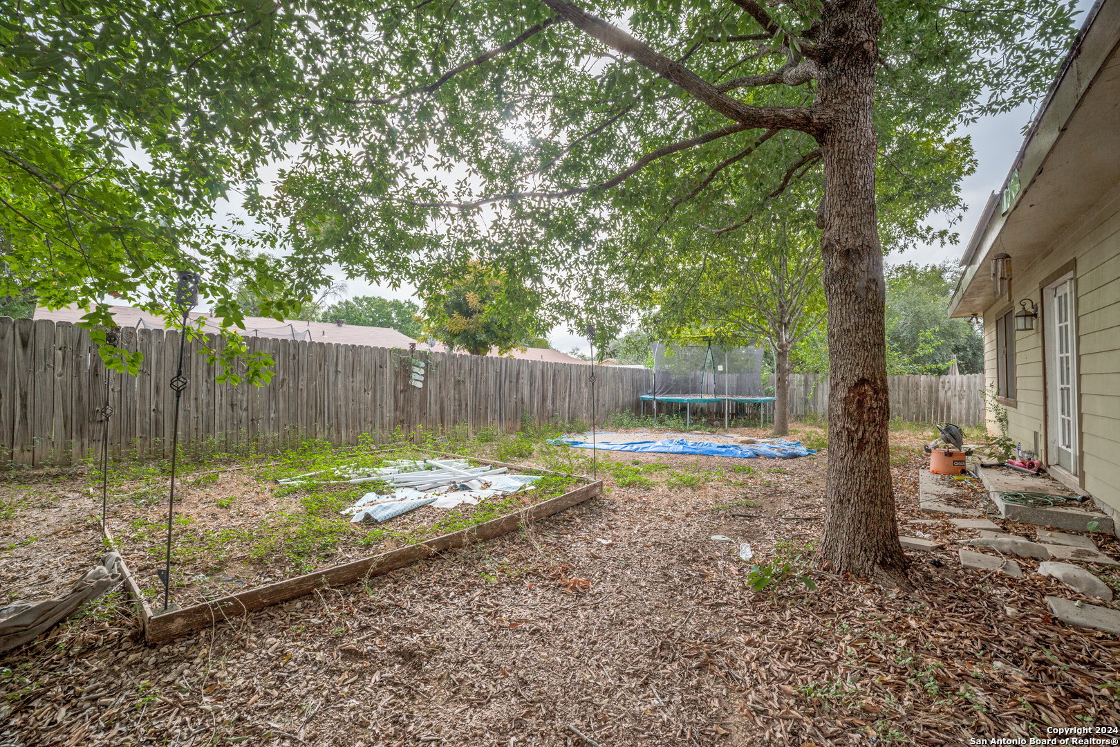 5922 HIDDEN GLADE