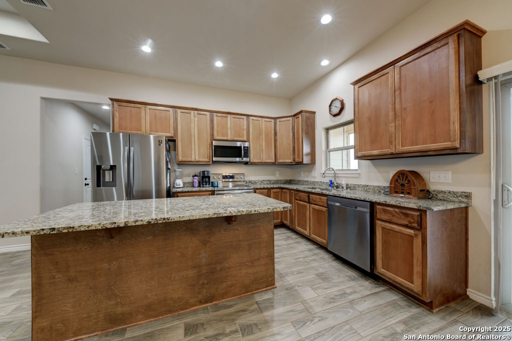 7415 MAVERICK HTS