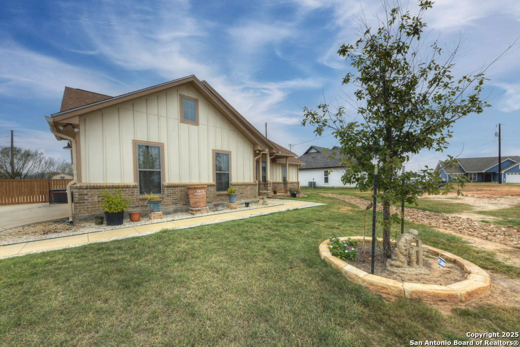 7415 MAVERICK HTS