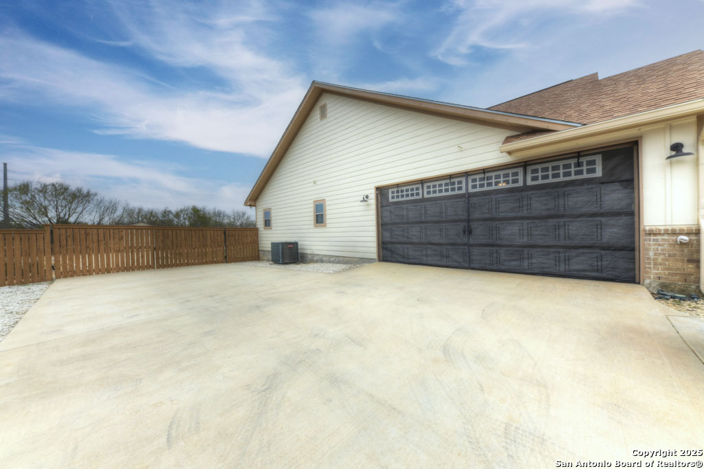 7415 MAVERICK HTS