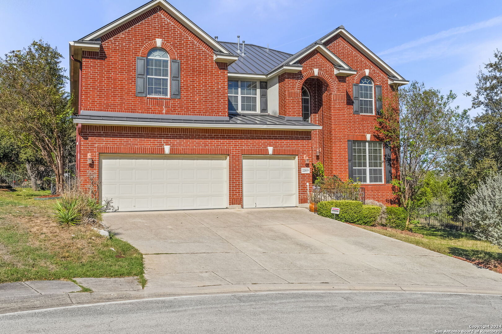 22019 RANIER LN