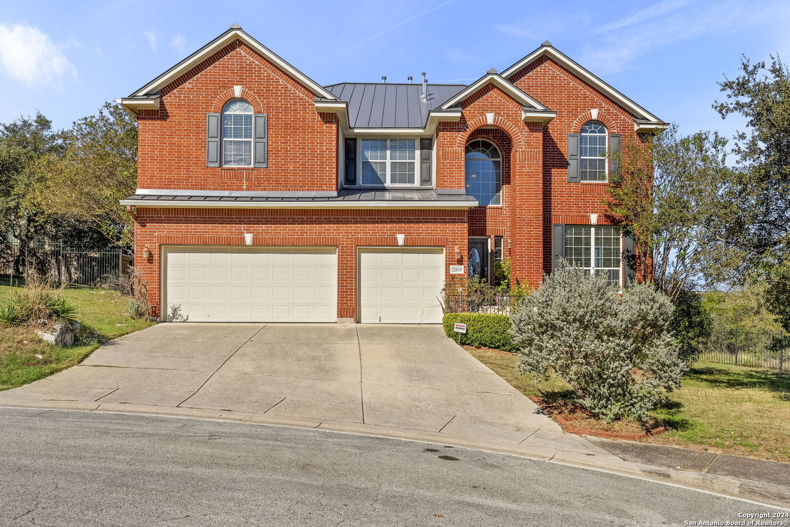 22019 RANIER LN