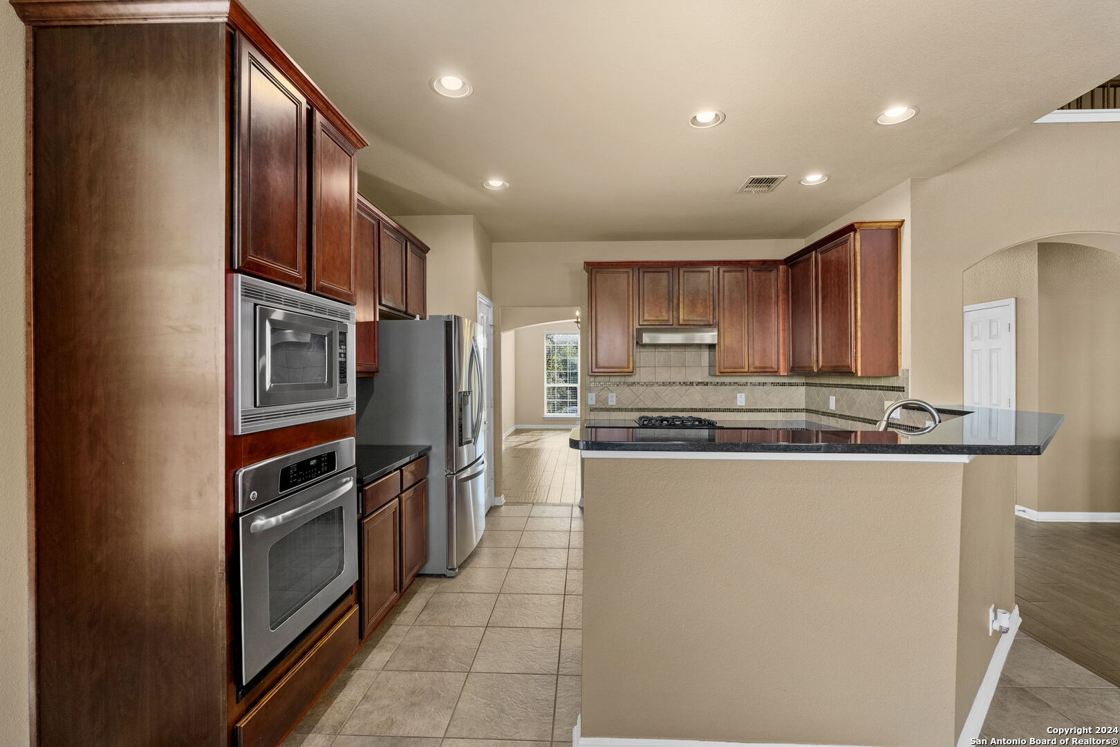22019 RANIER LN