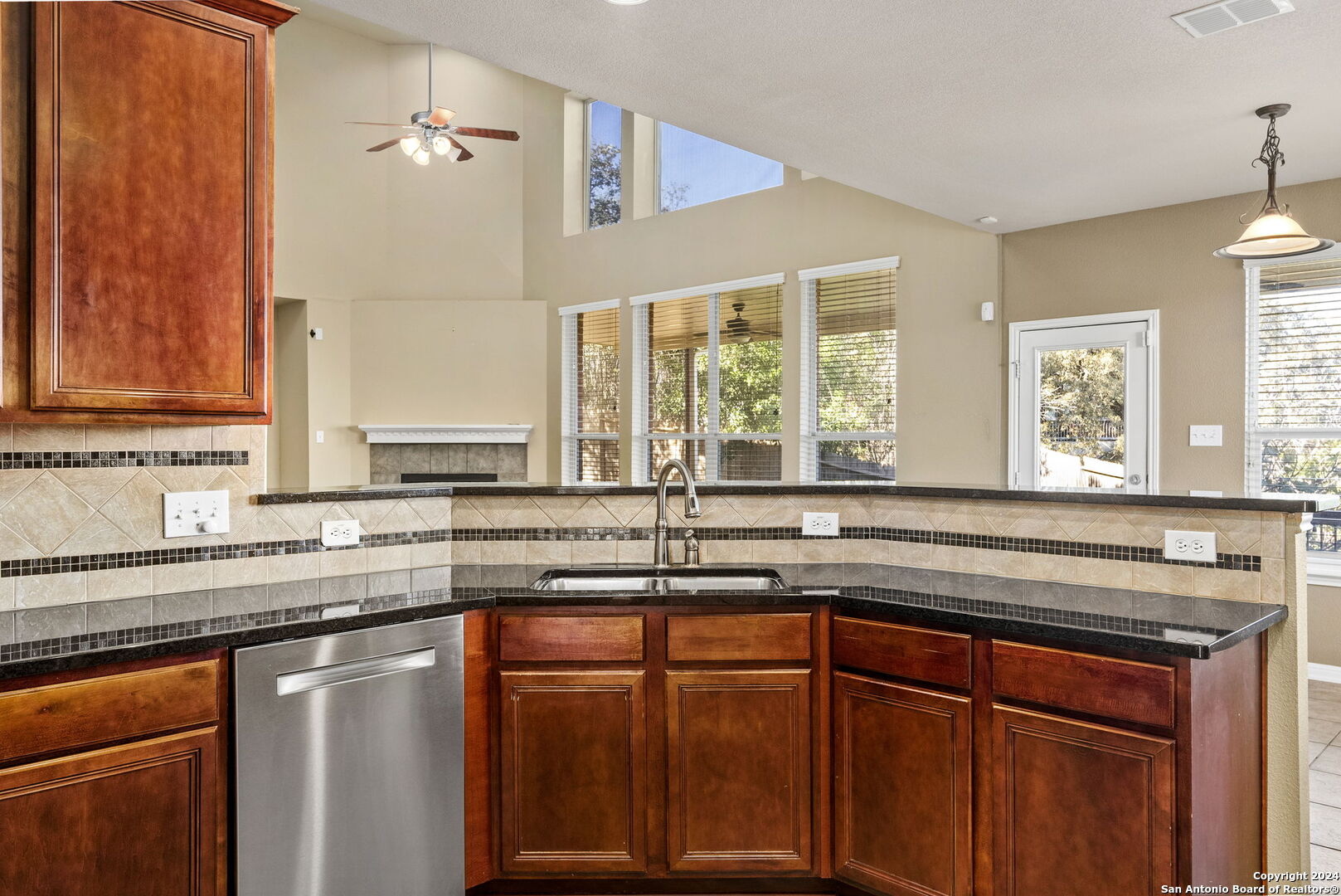 22019 RANIER LN