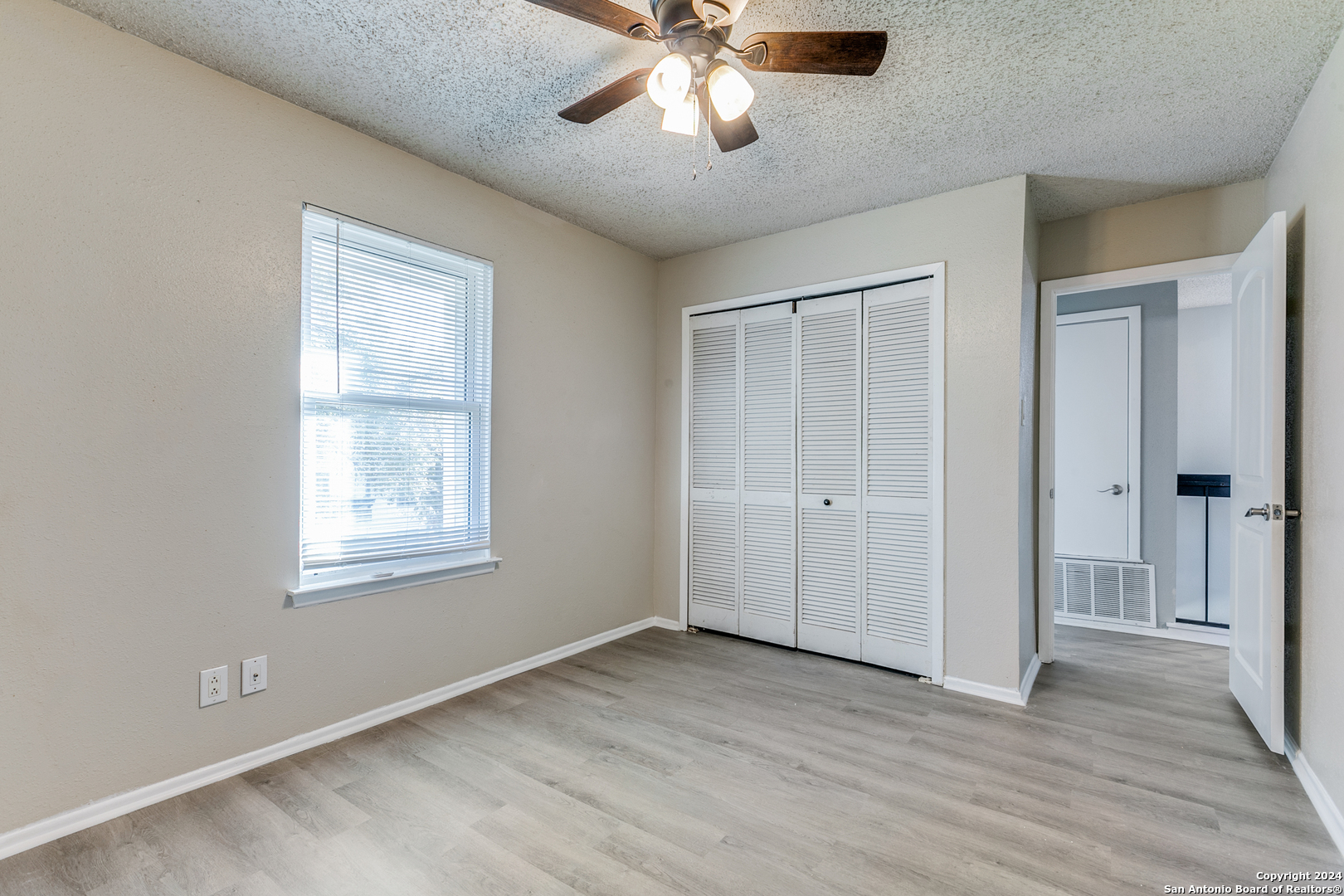 8726 woods end