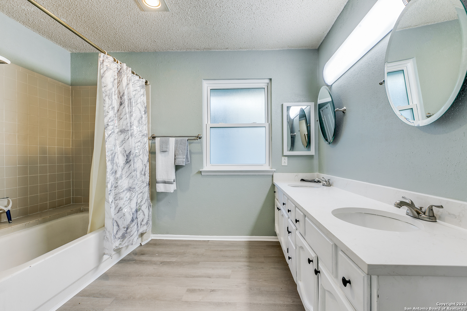 8726 woods end