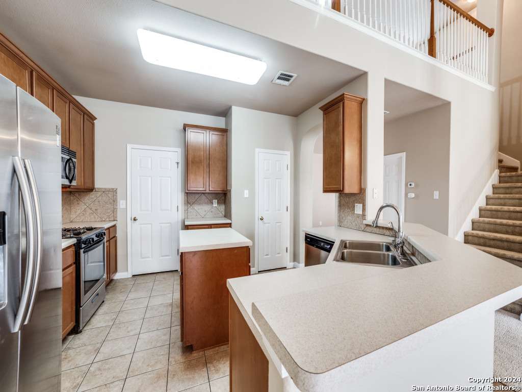 1215 GANTON LN