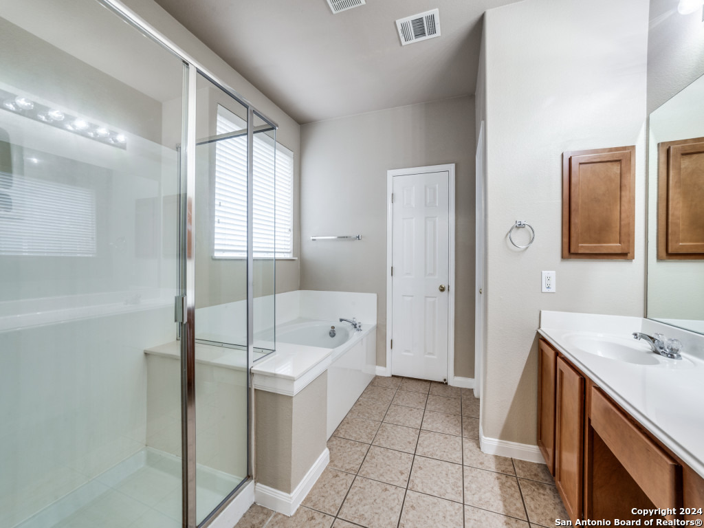 1215 GANTON LN