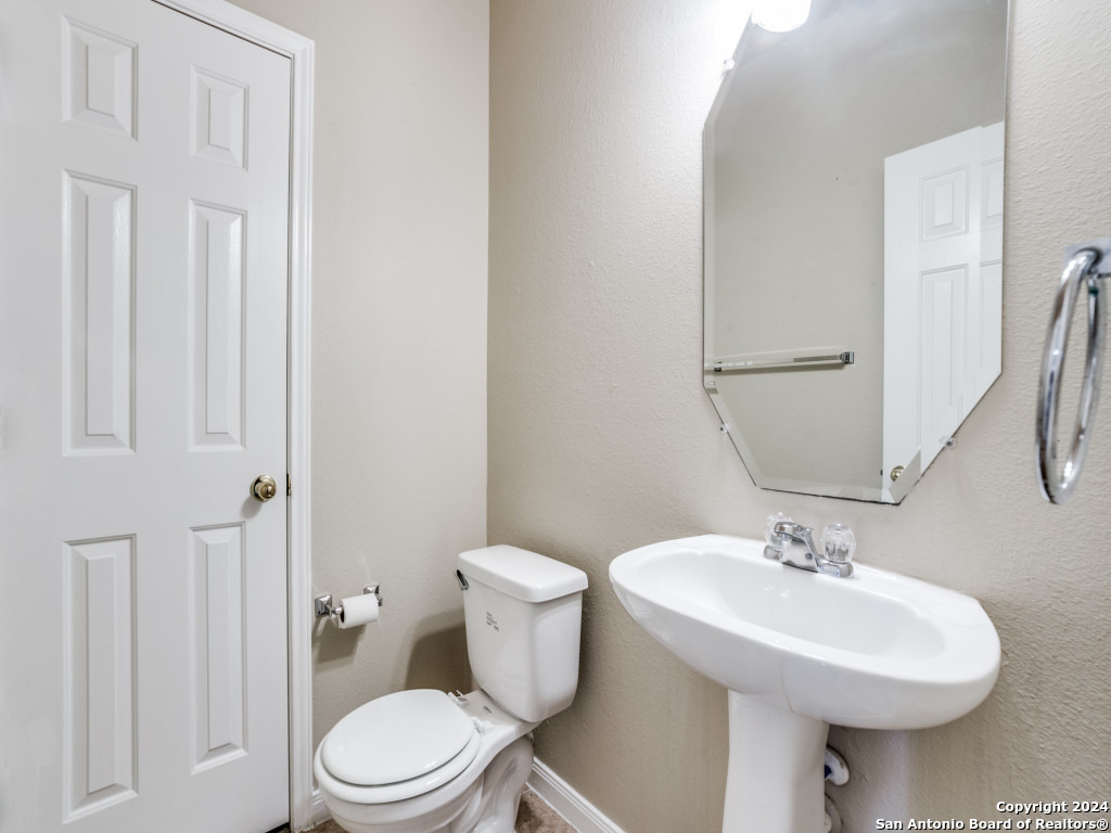 1215 GANTON LN