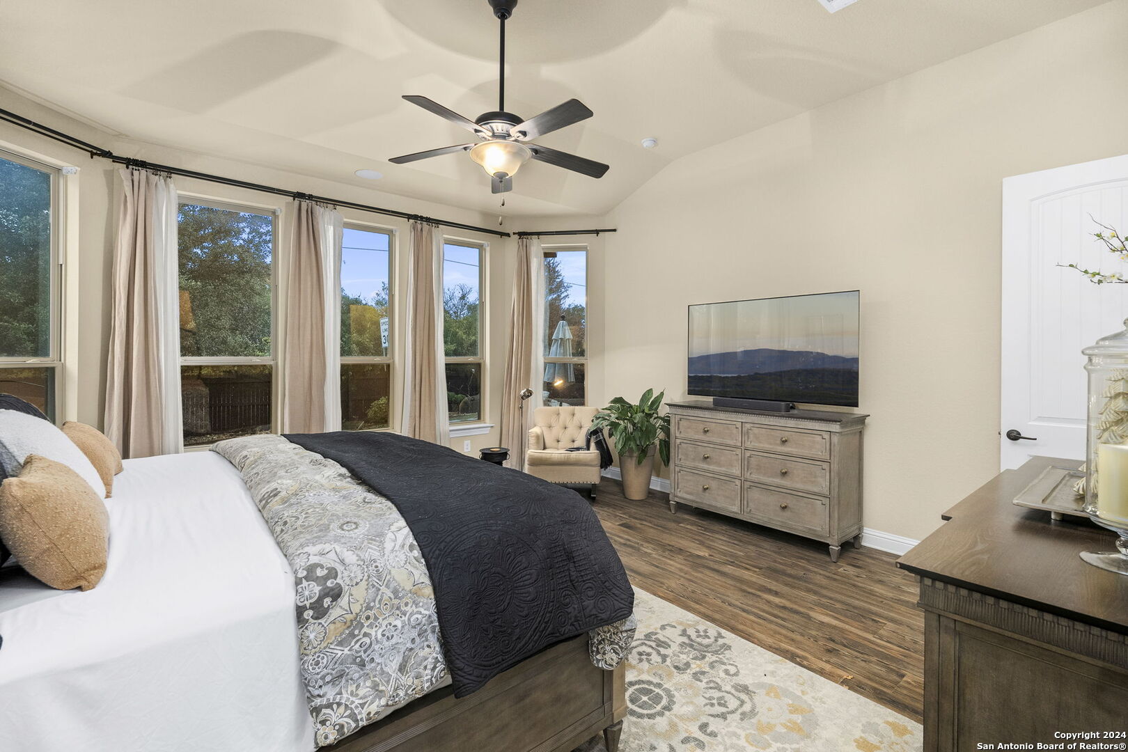 11709 CYPRESS BARN