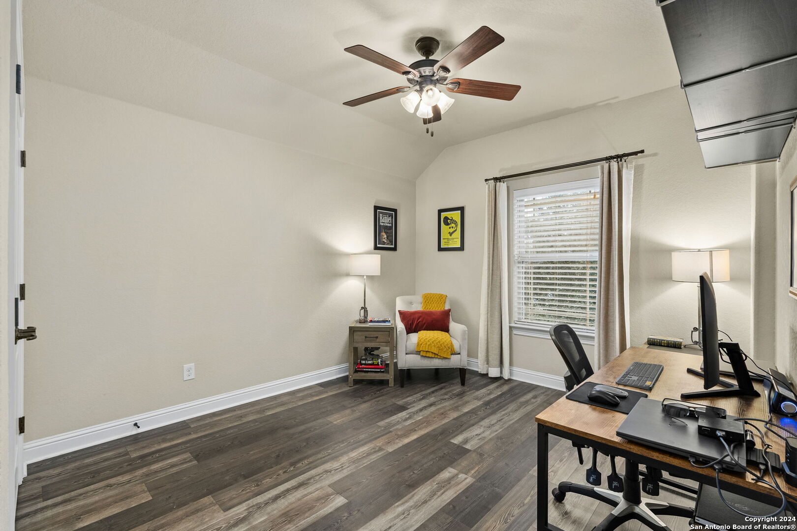 11709 CYPRESS BARN