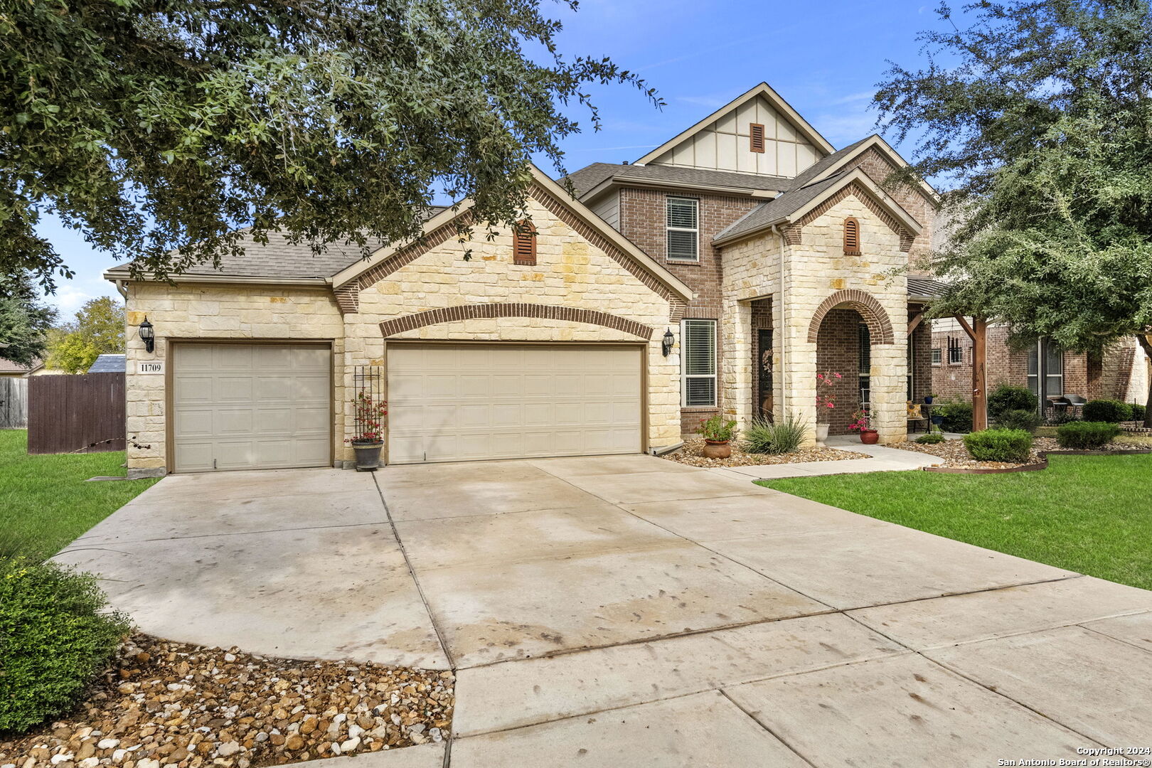 11709 CYPRESS BARN
