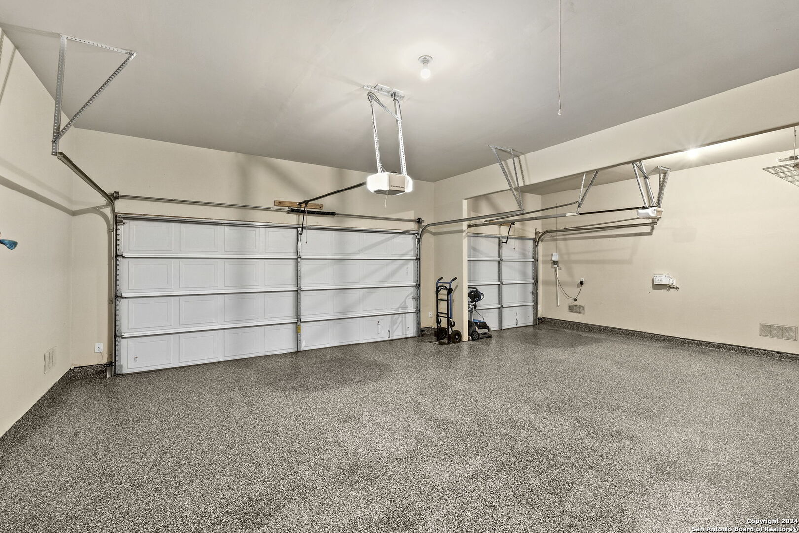 11709 CYPRESS BARN