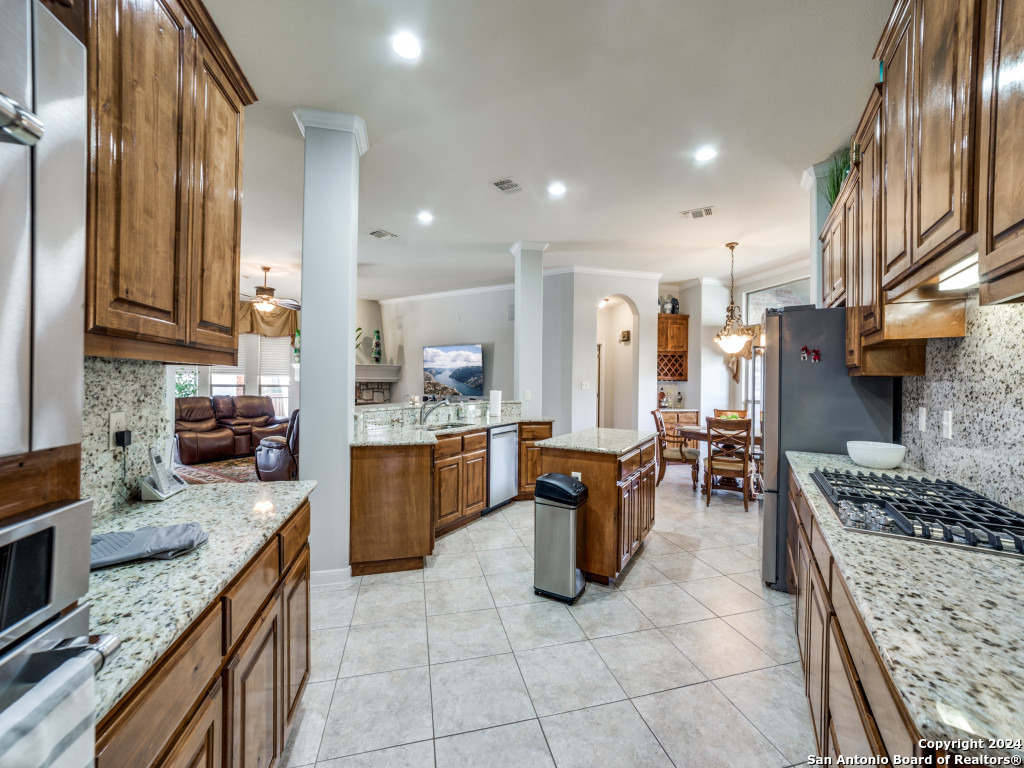 13919 FRENCH OAKS