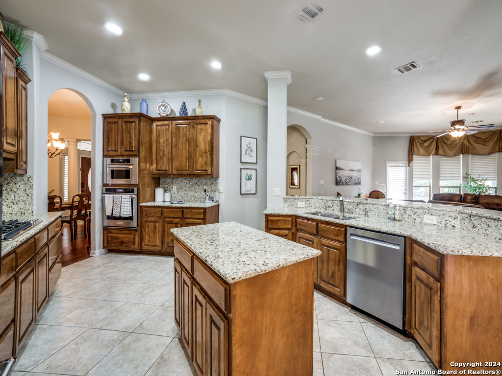 13919 FRENCH OAKS