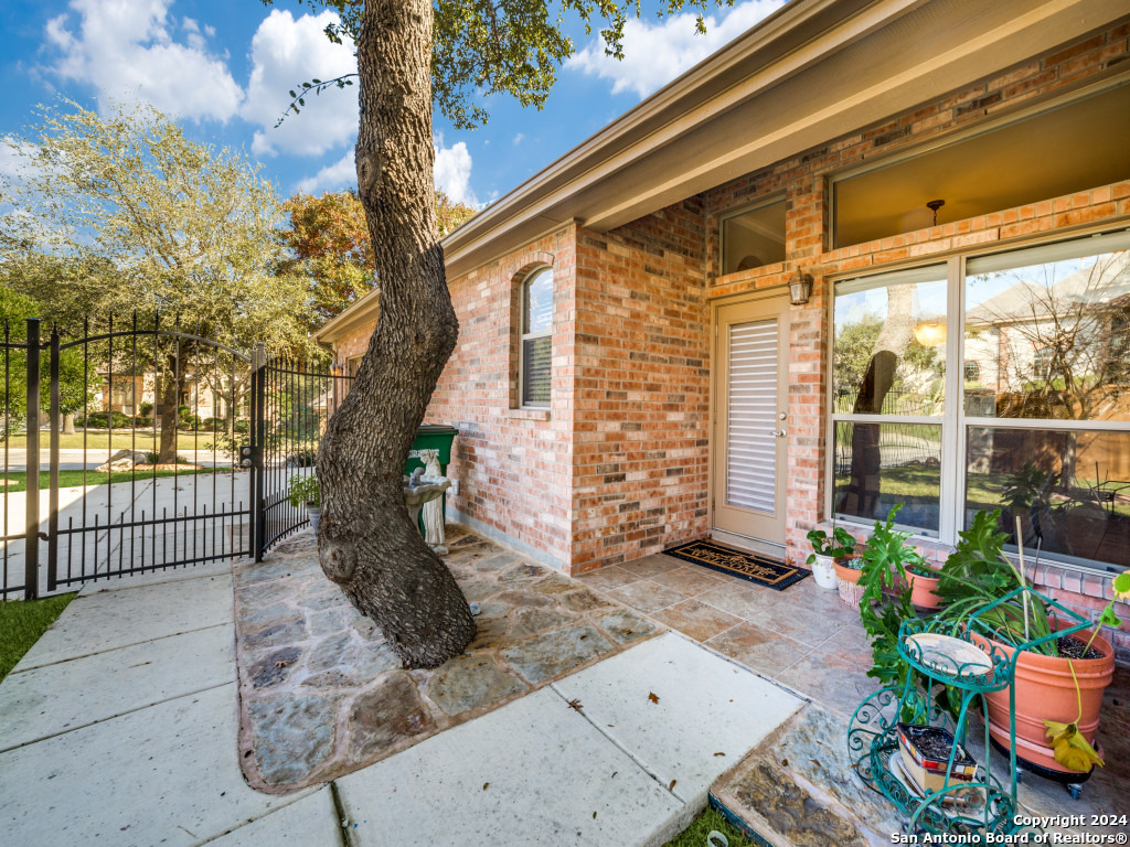 13919 FRENCH OAKS