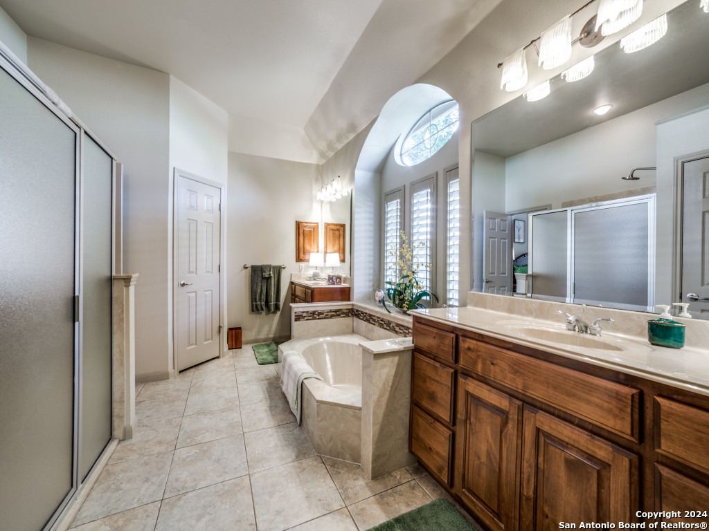 13919 FRENCH OAKS