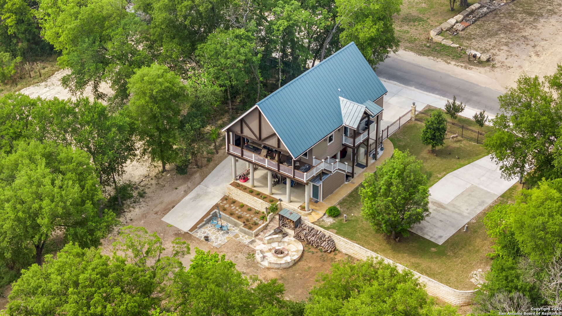 3615 RIVERSIDE DR