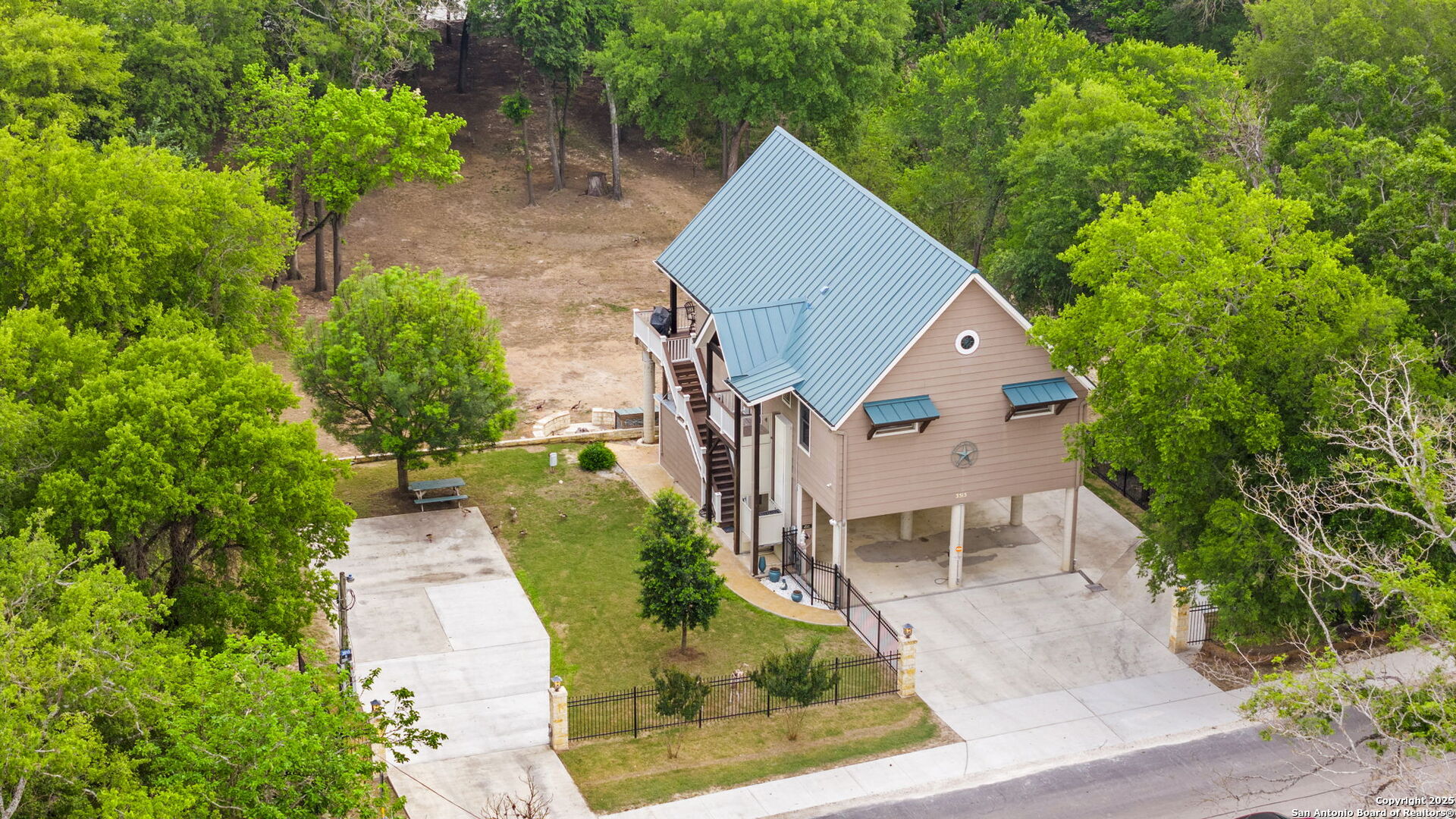 3615 RIVERSIDE DR