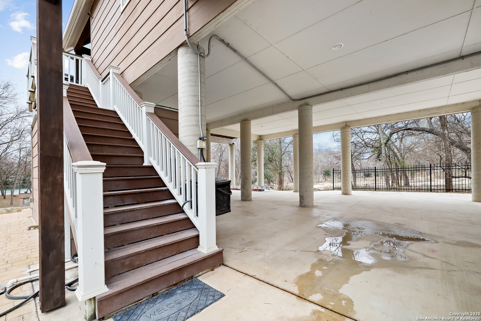 3615 RIVERSIDE DR