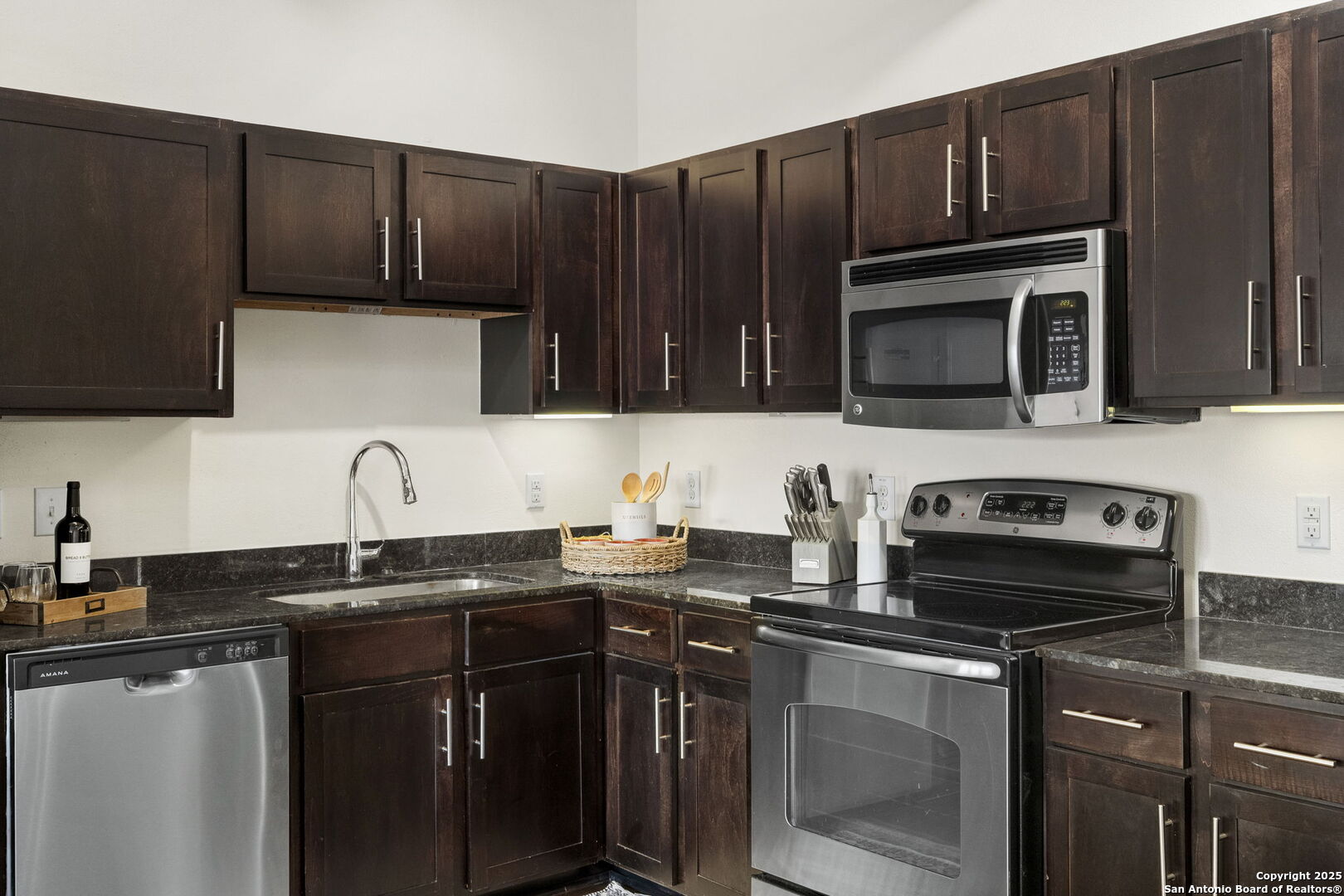 1401 S FLORES ST 309