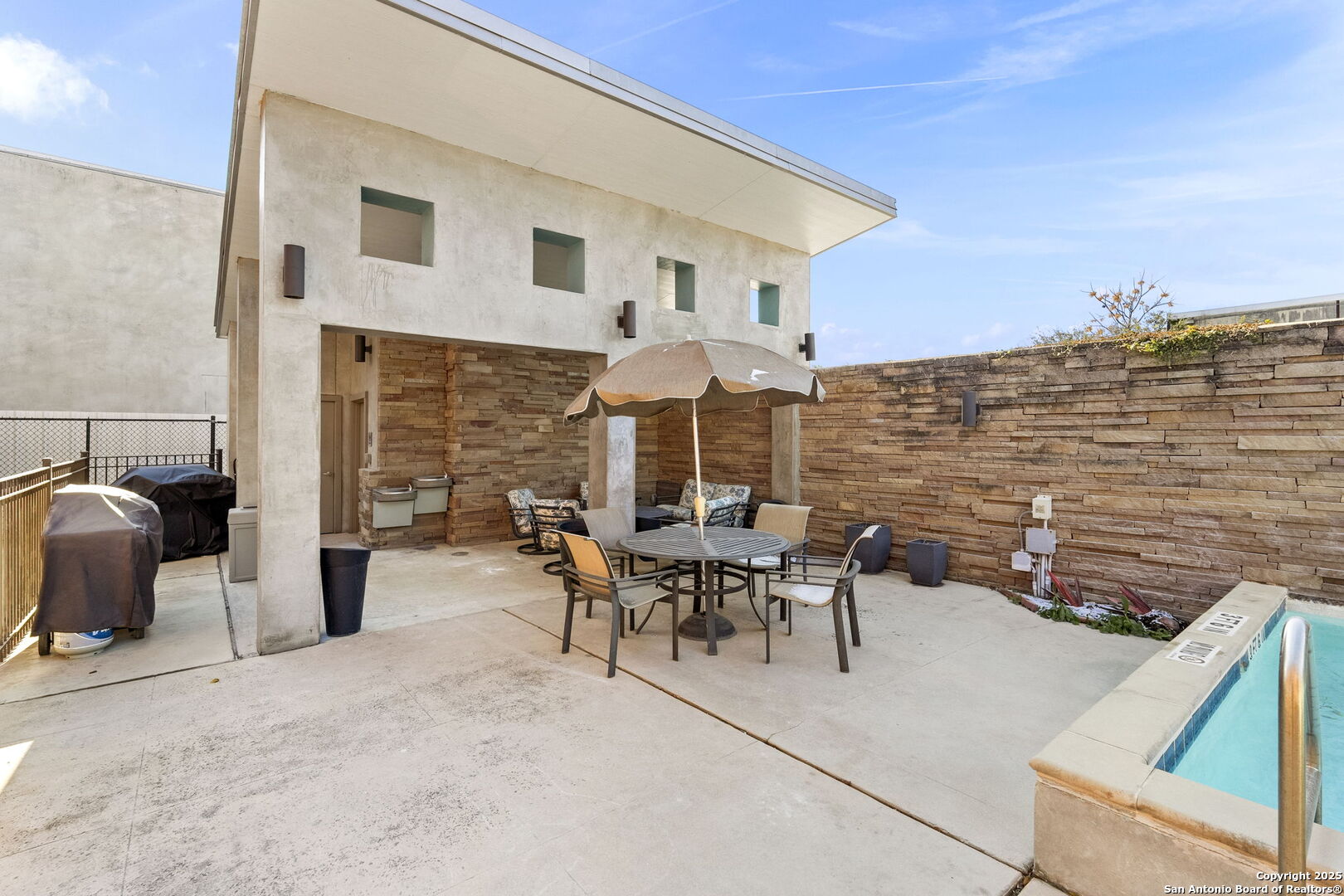 1401 S FLORES ST 309
