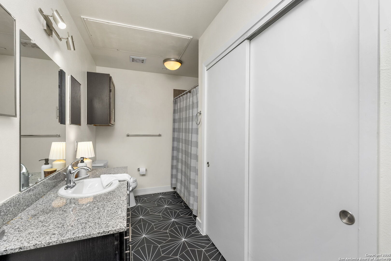 1401 S FLORES ST 309