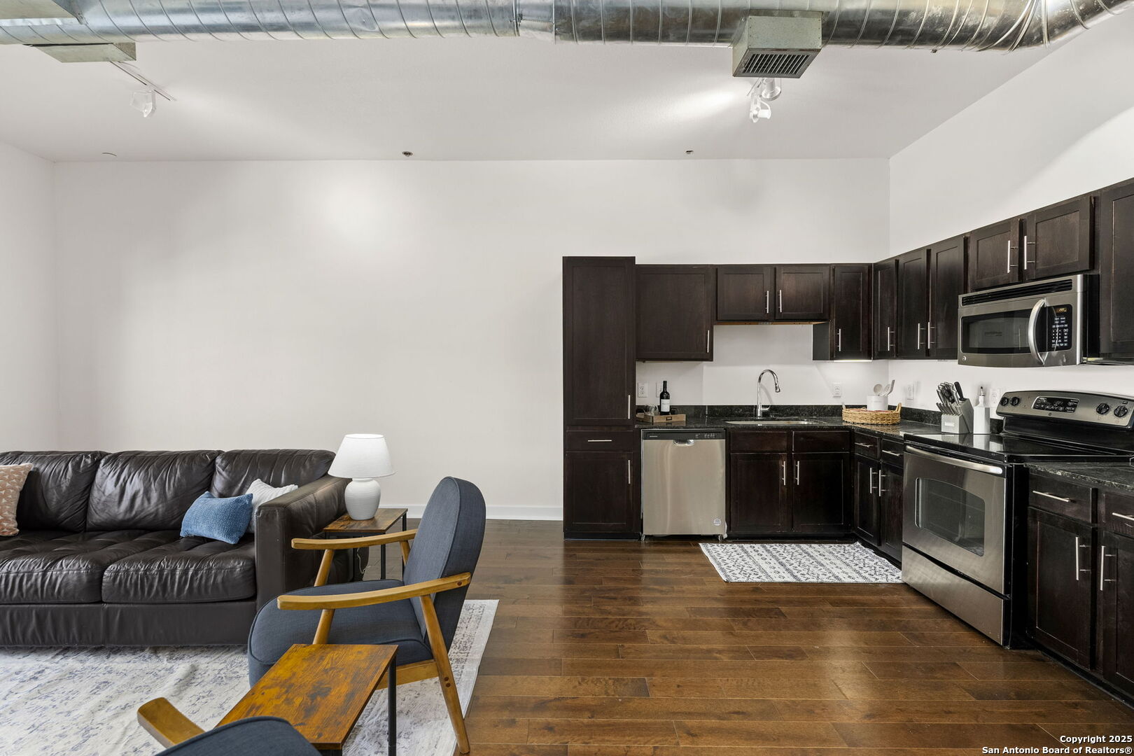 1401 S FLORES ST 309