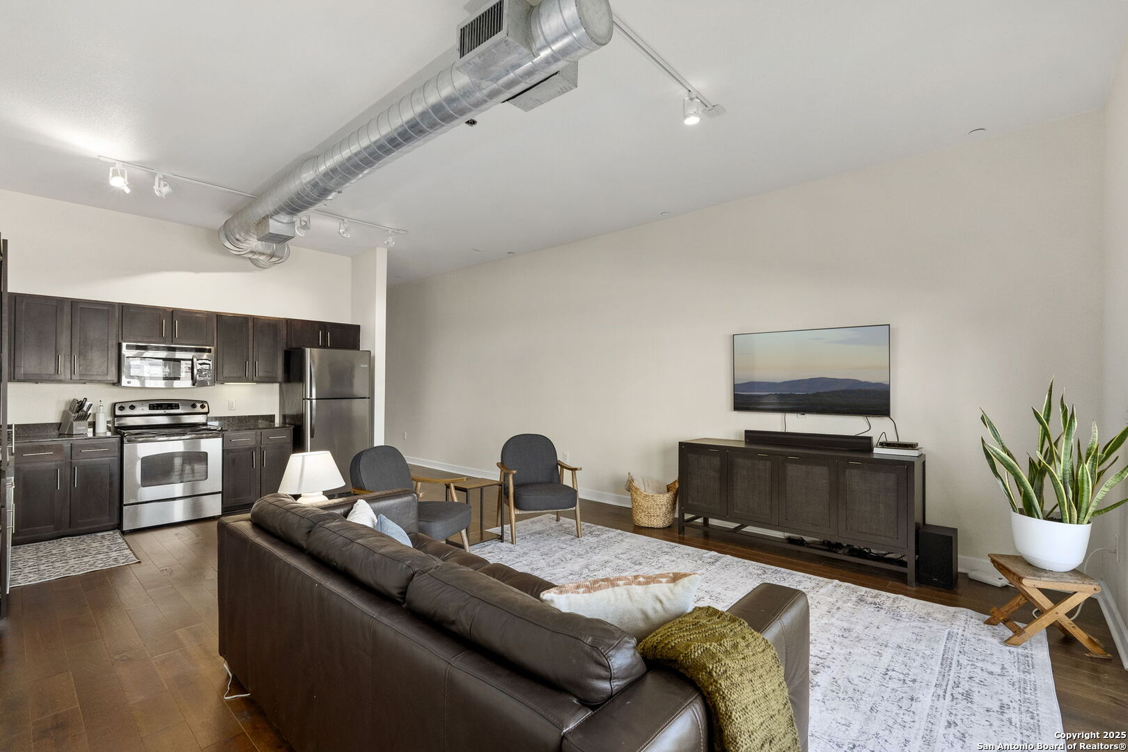 1401 S FLORES ST 309