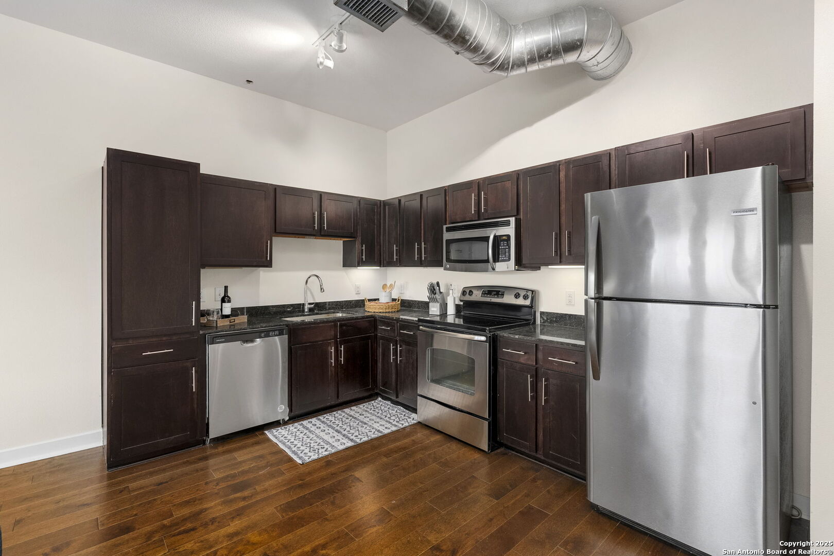 1401 S FLORES ST 309