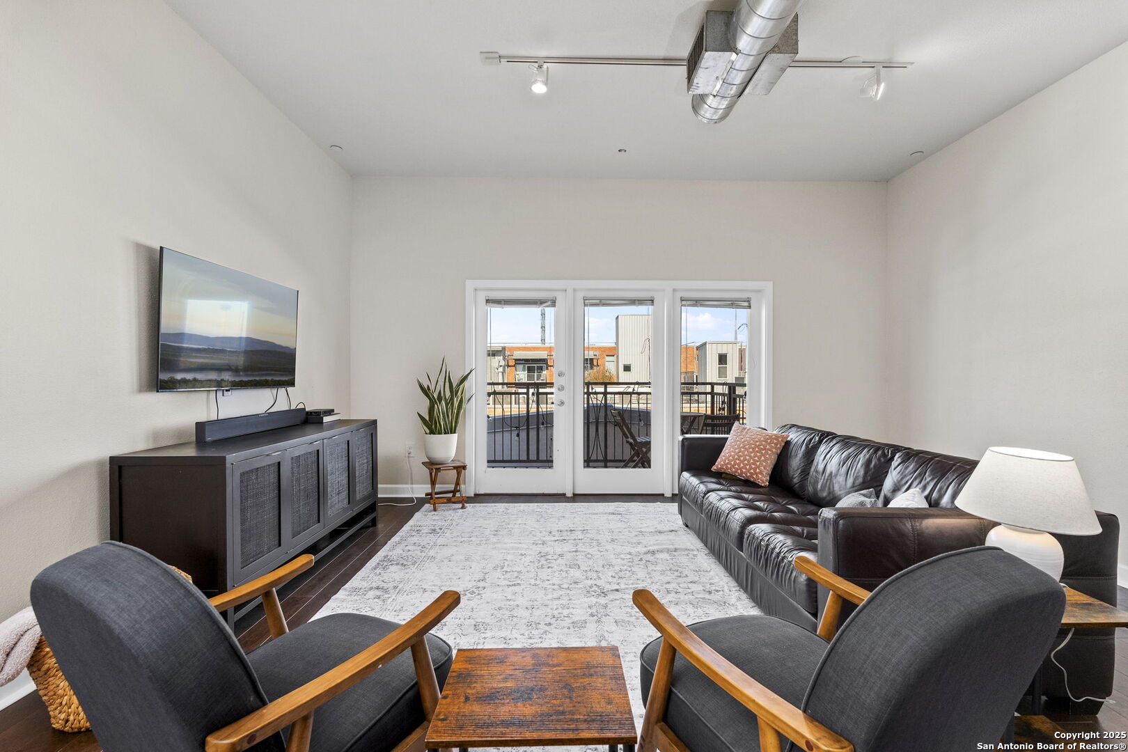 1401 S FLORES ST 309