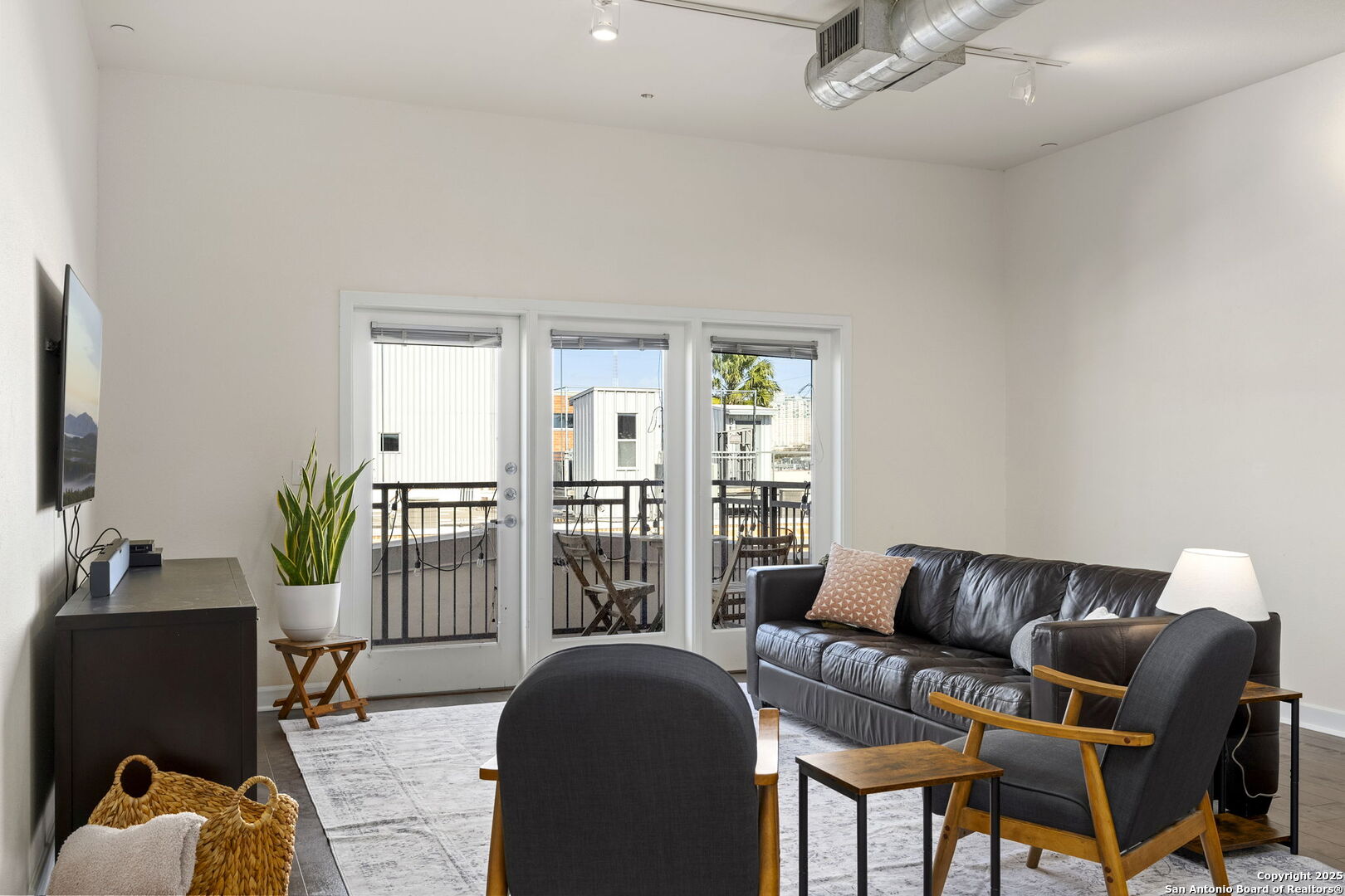 1401 S FLORES ST 309
