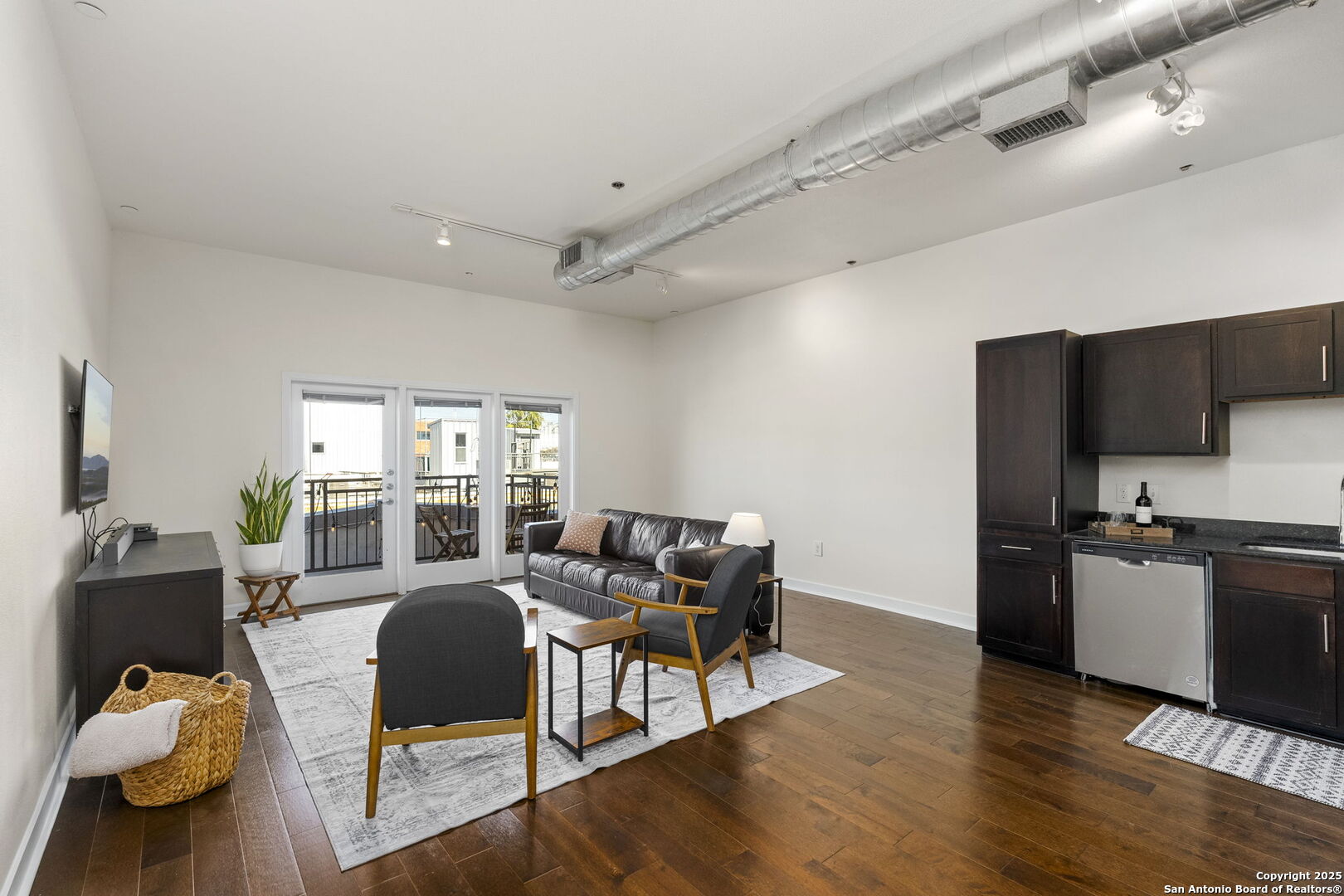 1401 S FLORES ST 309