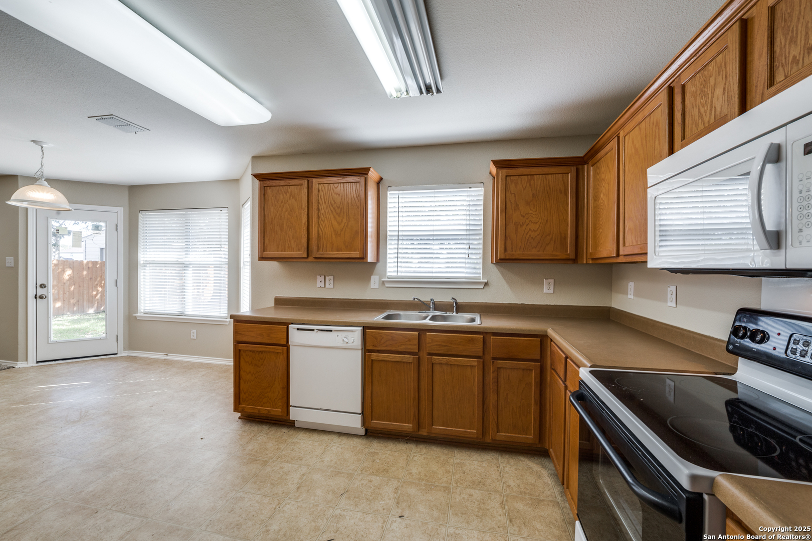 10010 CASPIAN LEDGE