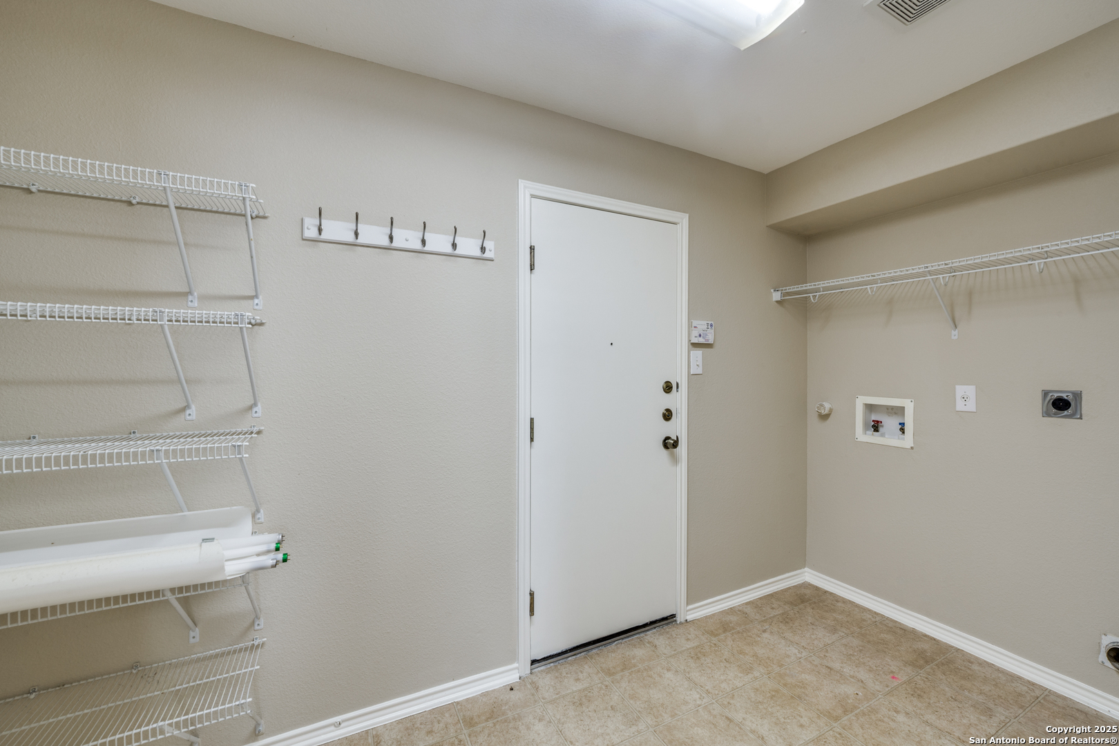 10010 CASPIAN LEDGE
