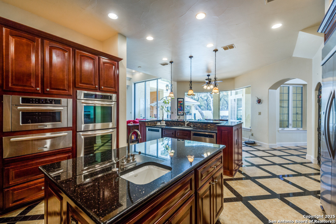 10206 oak forest