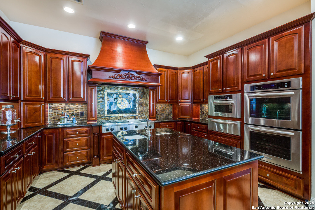 10206 oak forest