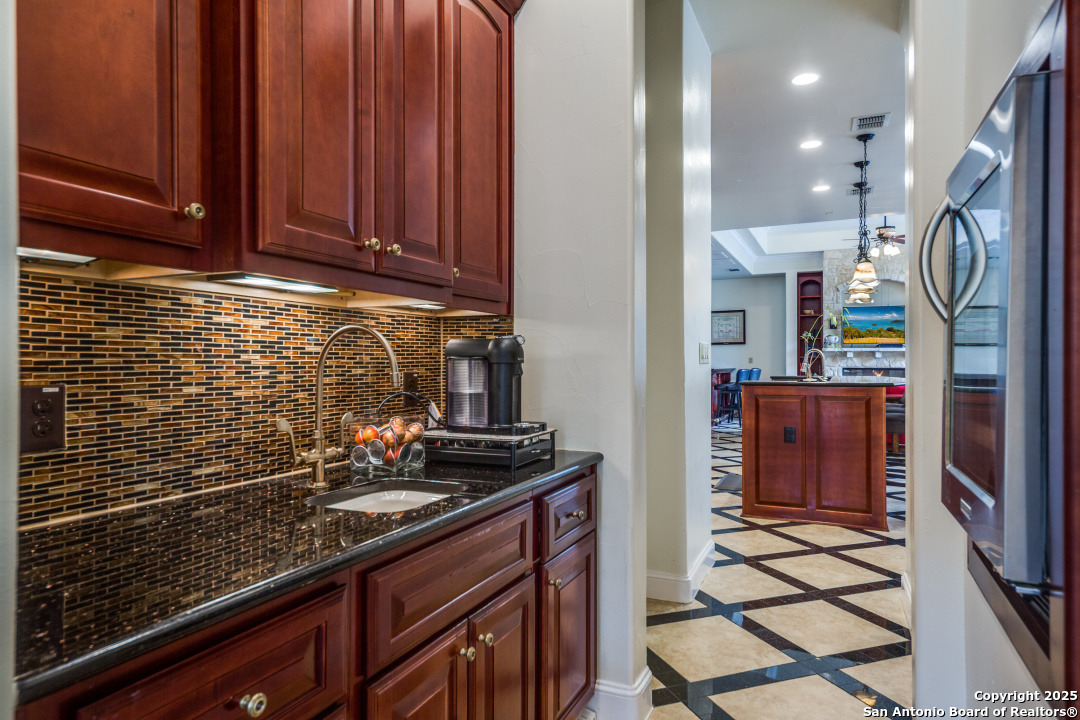 10206 oak forest