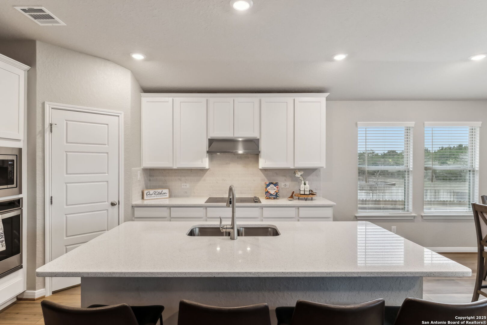 320 Shelton Pass