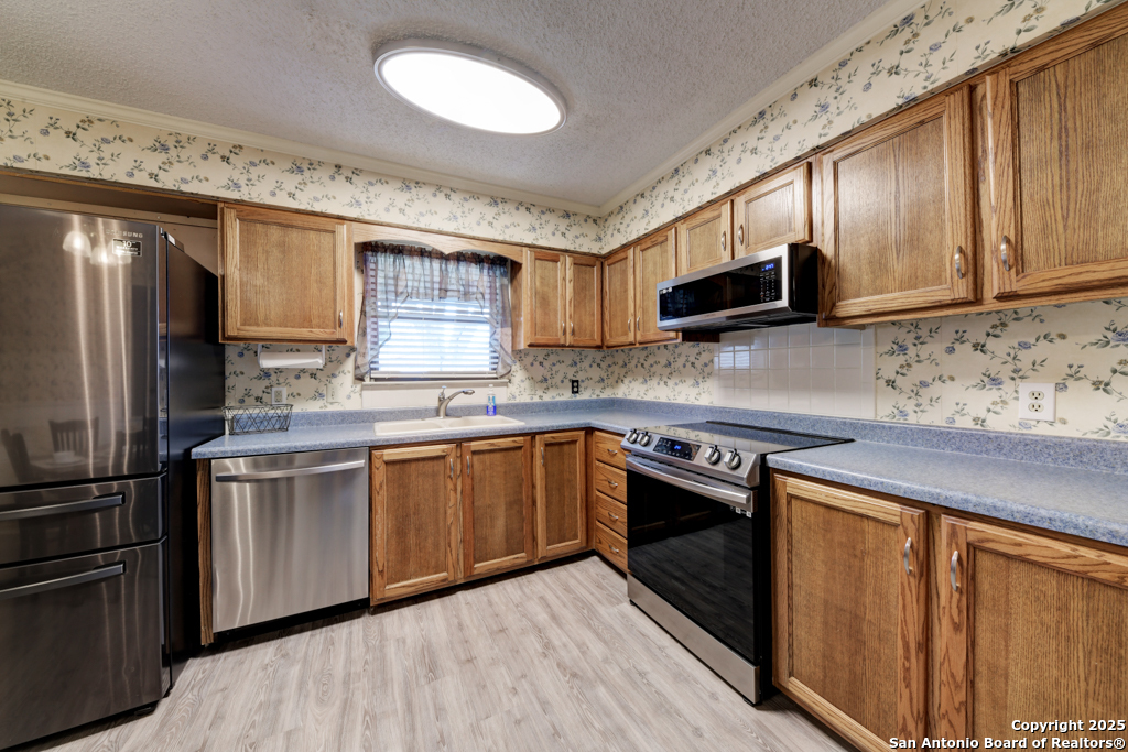 524 MARILYN DR