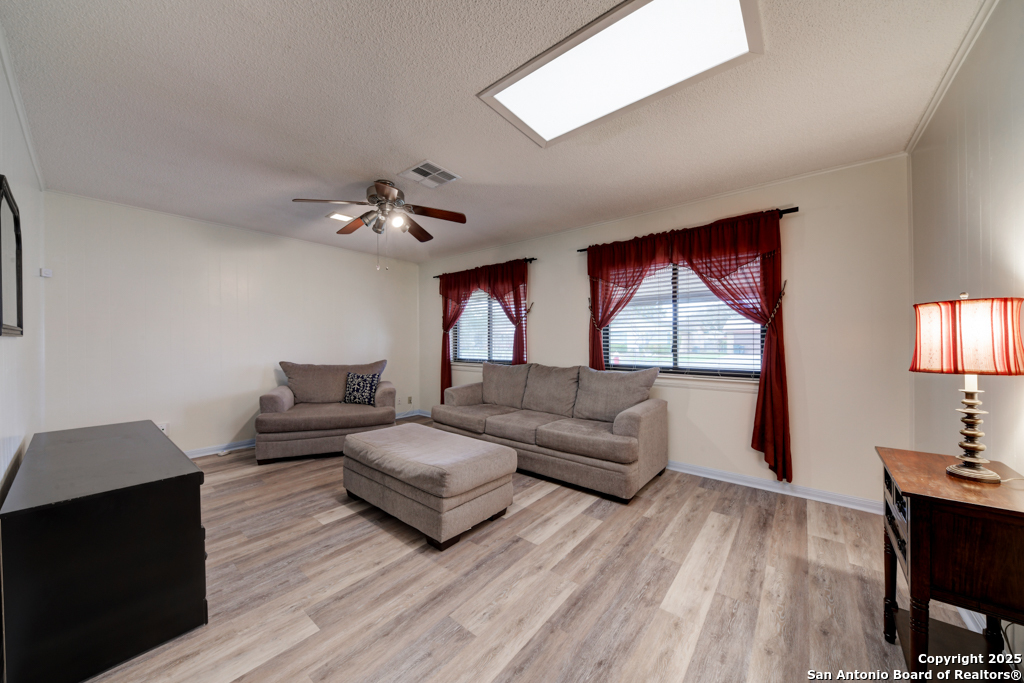 524 MARILYN DR