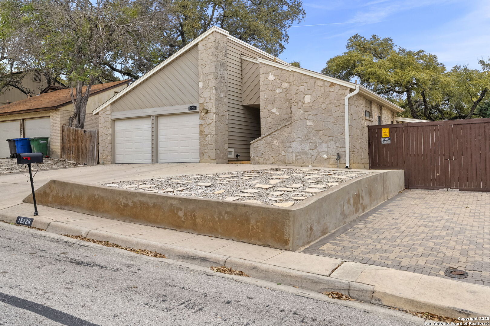 15238 Moss Way